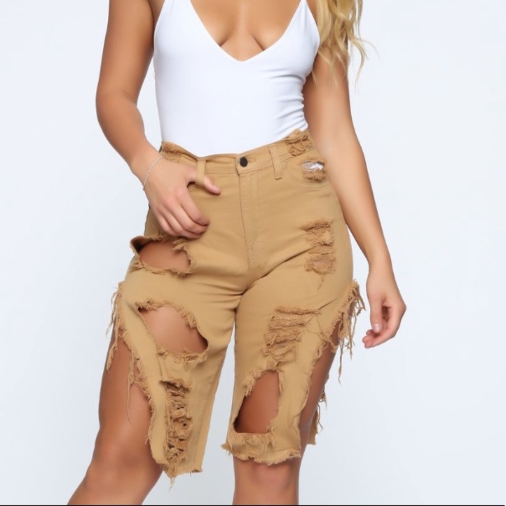 Distressed Bermuda shorts